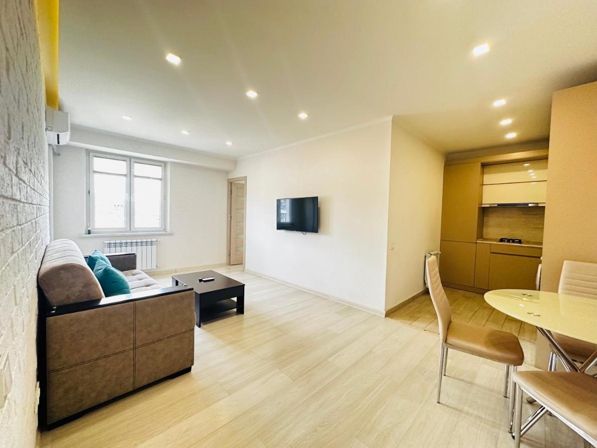 Suite Apartment On Pushkin Street Yerevan Exterior photo