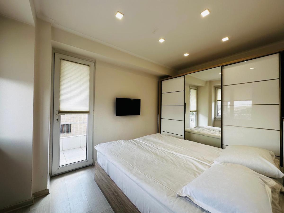 Suite Apartment On Pushkin Street Yerevan Exterior photo